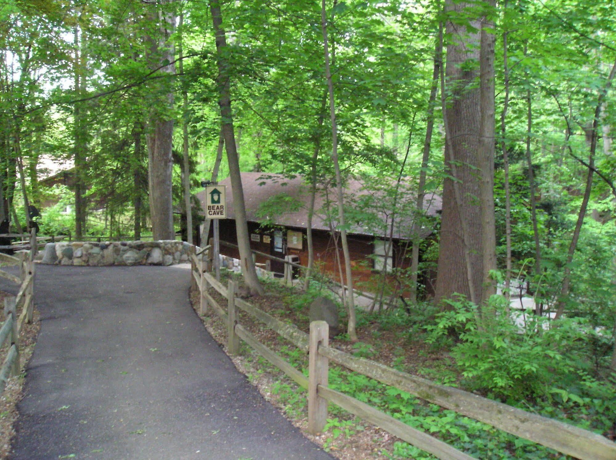 Bear Cave Rv Campground Buchanan Exterior photo